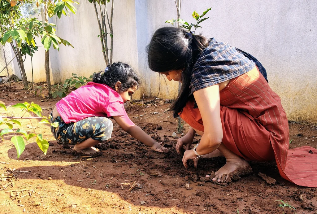 Thraya school kids planting